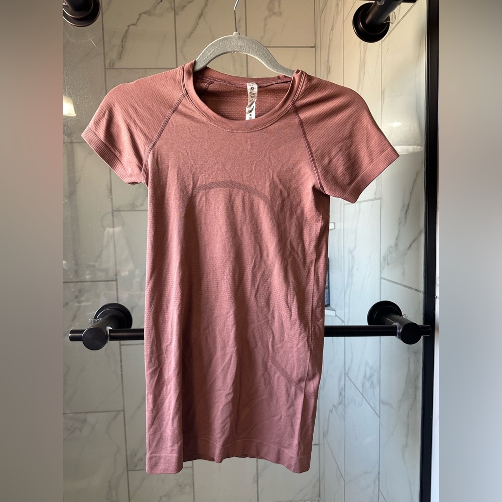 LULULEMON SWIFTLY SHORT SLEEVE SIZE 2